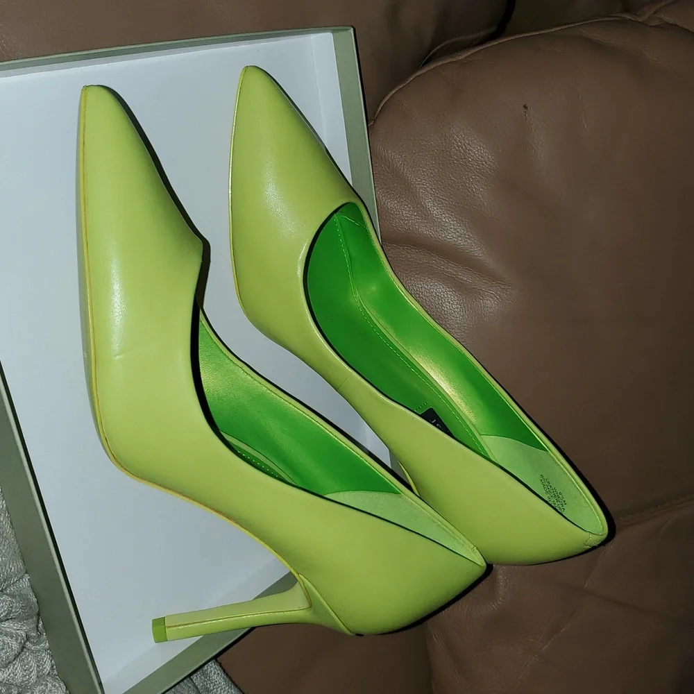 Lime Green 9.5 Nine West Pumps - Picture 3 of 5